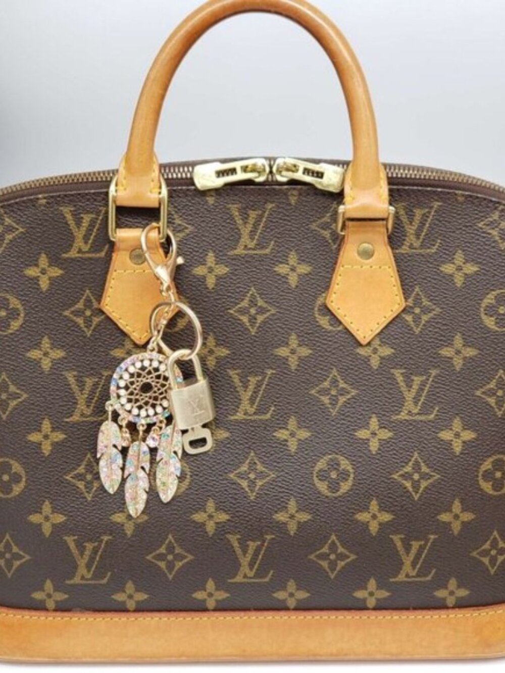 LV Gold Padlock Authentic 🔑 Luxury Bag Charm w/ Unbranded Keychain - Picture 2 of 8